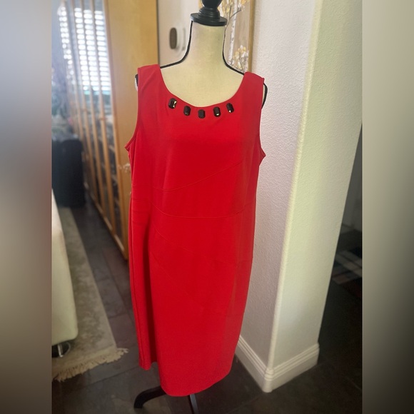 Maya Brooke - Ferrari red sheath dress w/ black rhinestones accent - Picture 1 of 11